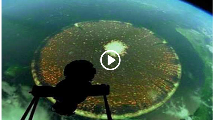 Um enorme OVNI de 3.000 milhas de largura que estava sobrevoando nosso globo foi visto pela Estação Espacial Internacional