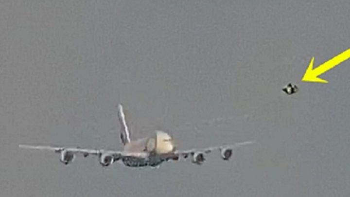 OVNI é Filmado em Plena Luz do Dia no Pouso de Um Airbus A380 no Aeroporto de Guarulhos/SP, Brasil